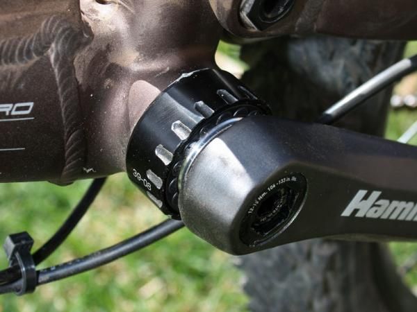 The HammerSchmidt bottom bracket is based on Truvativ's excellent Howitzer design.