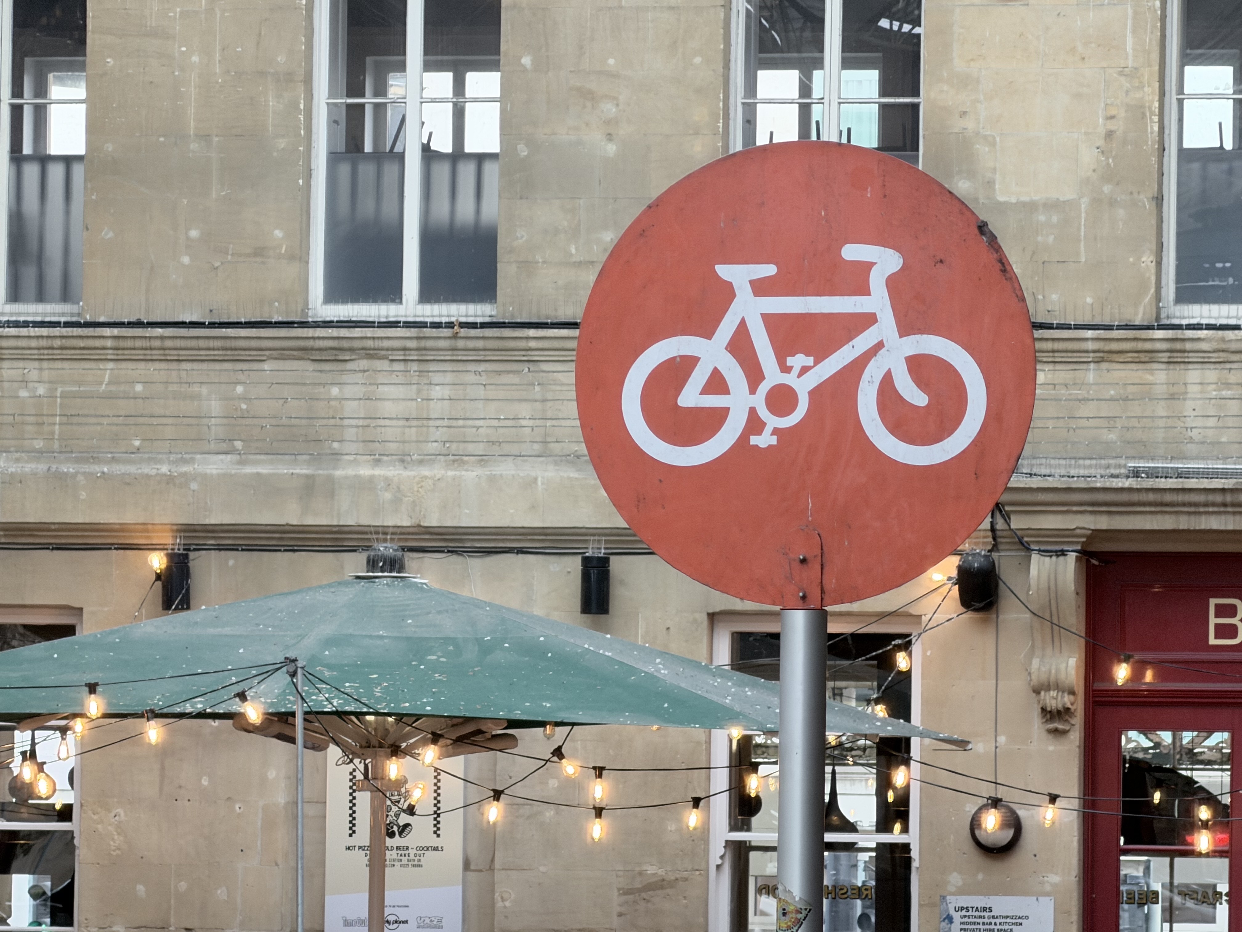 An image of a bicycle sign shot on the iPhone 10x tele lens