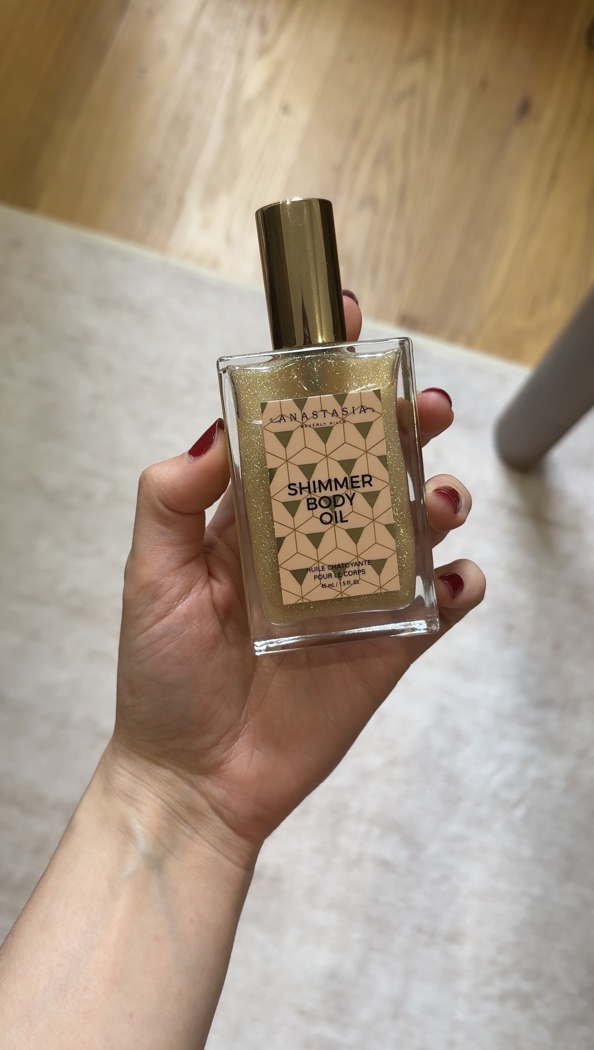 Jamie Schneider testing Anastasia Beverly Hills's Shimmer Body Oil