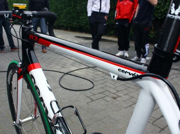Cerv&eacute;lo apparently isn't bothering with the full-length rear brake housing as in years past.