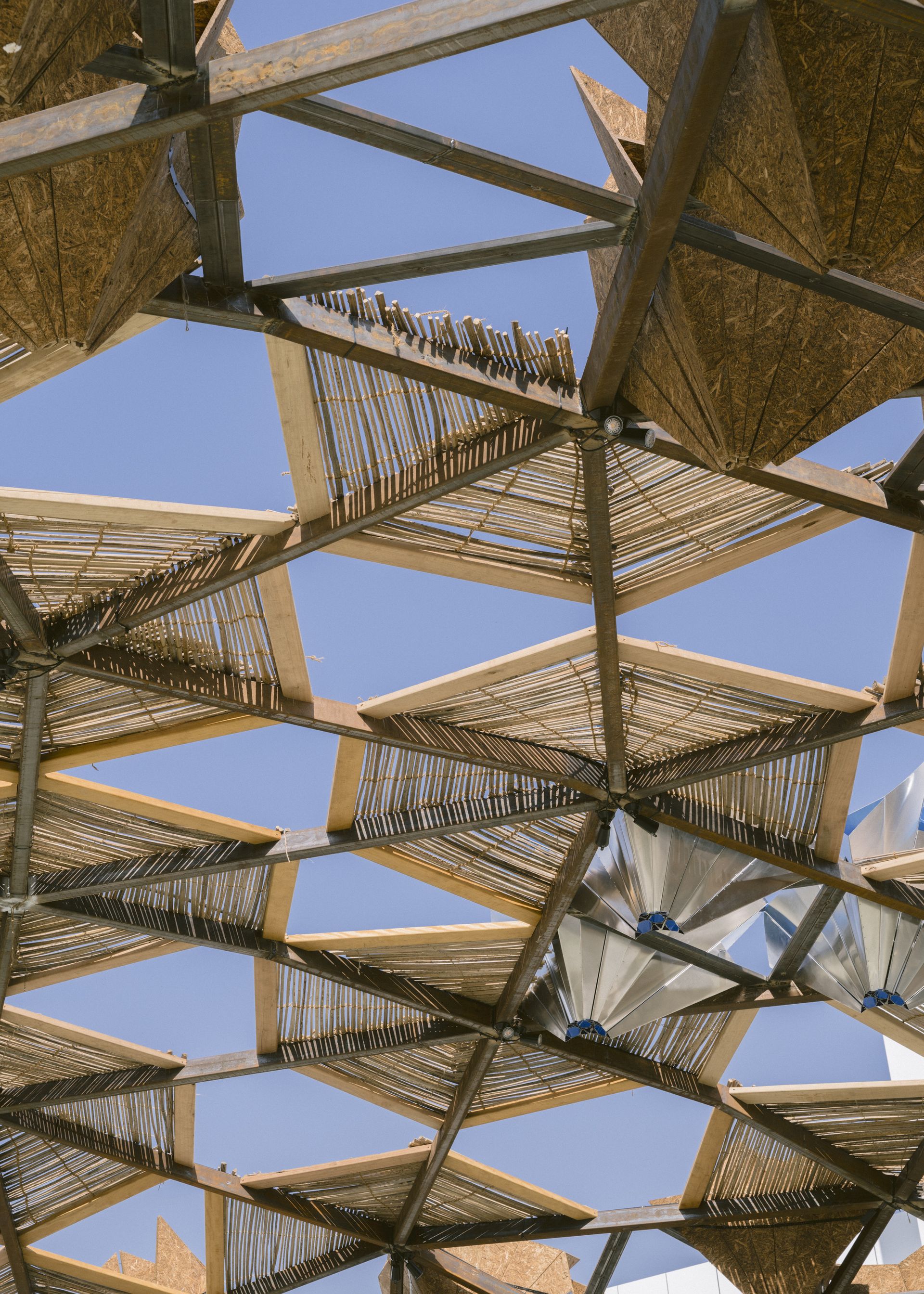 roof seen from below of the art jameel pavilion