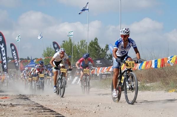 Shlomi Haimi leads the pack at the start of the Yokne'am race in Israel