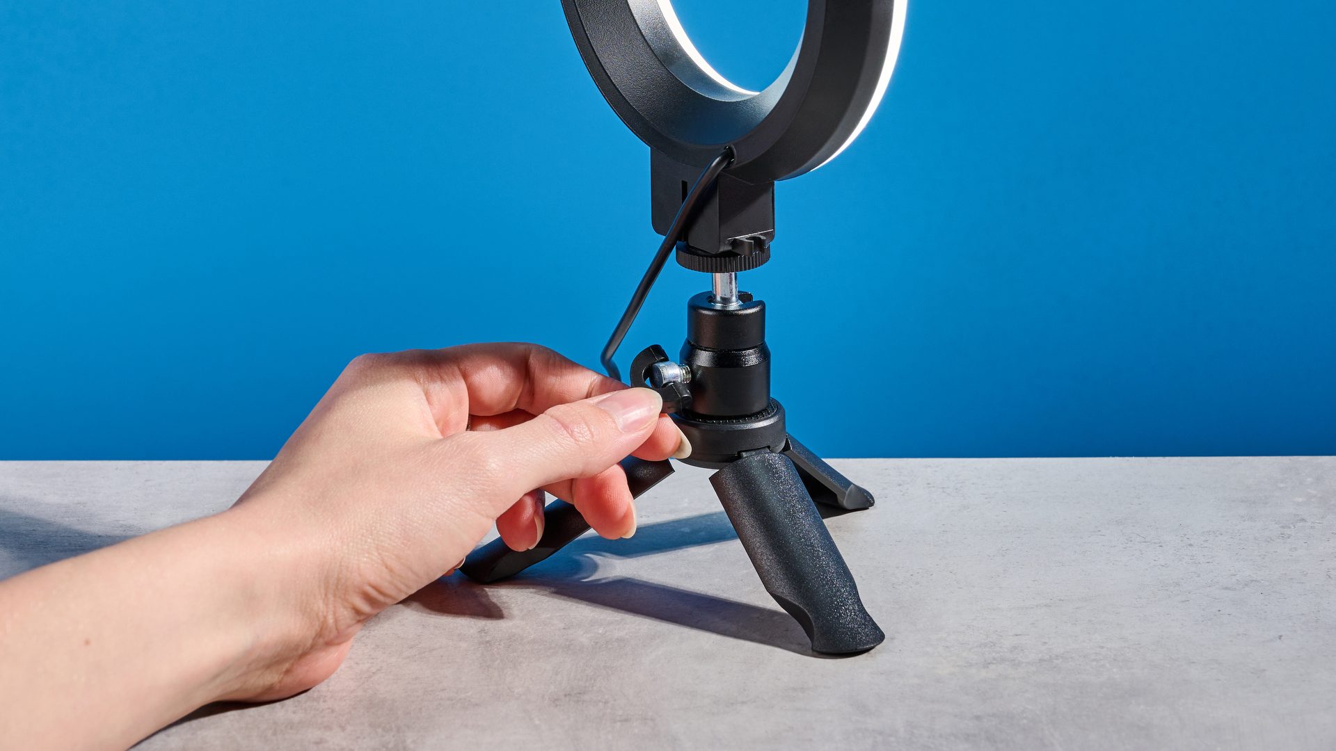 The Neewer Basics BR60 5" Ring Light photographed in front of a blue background.