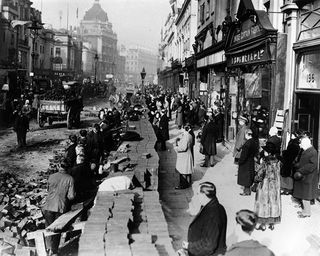 1919: The scene on Oxford Street, London, during the two minutes silence on Armistice Day. (Photo by Central Press/Getty Images)