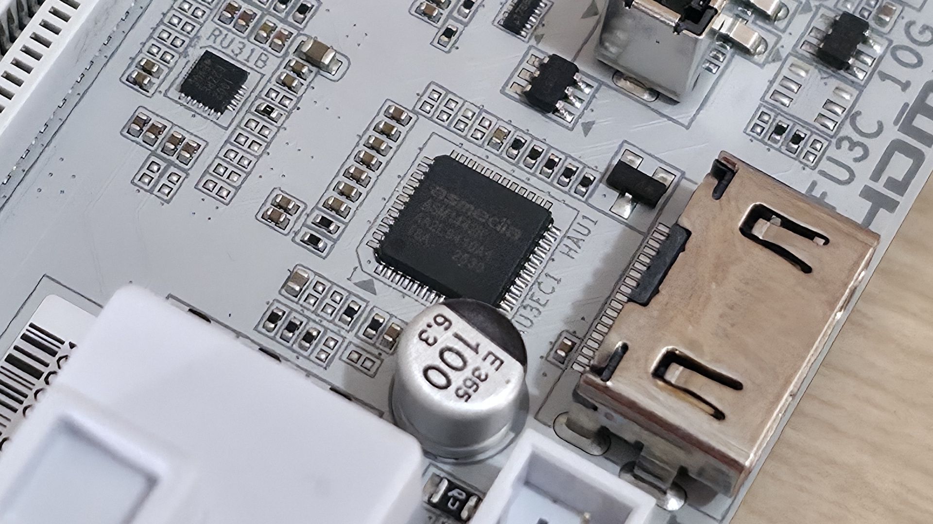 Gigabyte Z890M Aorus Elite Wifi7 Ice - ICs