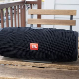 Jbl Charge 4 Outside