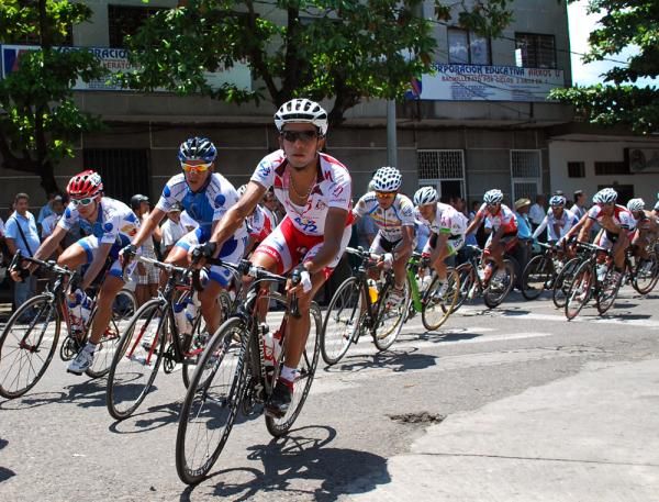 Dalivier Ospina (Col es Pasion Caf&eacute; De Colombia 472) dropped out of the top 10 overall.