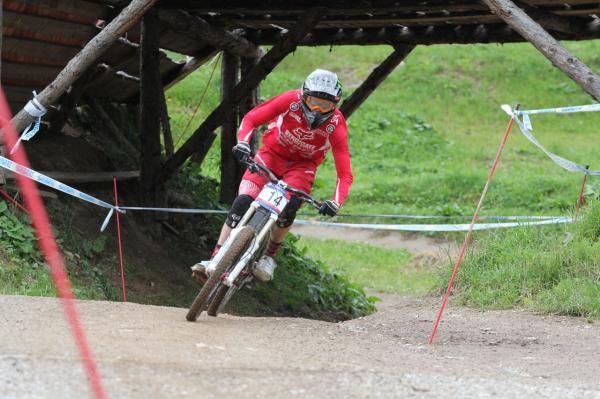 Josh Bryceland (Santa Cruz Syndicate) in action.
