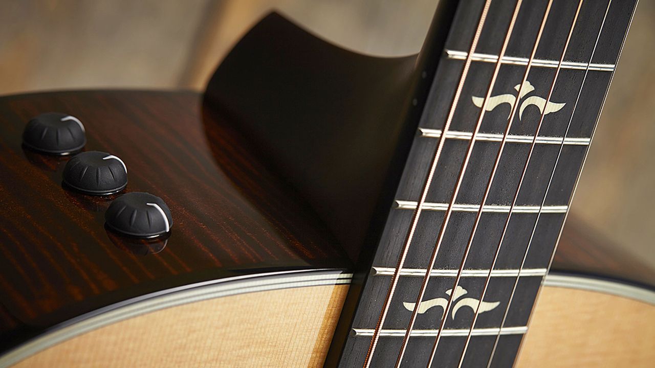 The winged ivoroid inlays epitomise this classy instrument