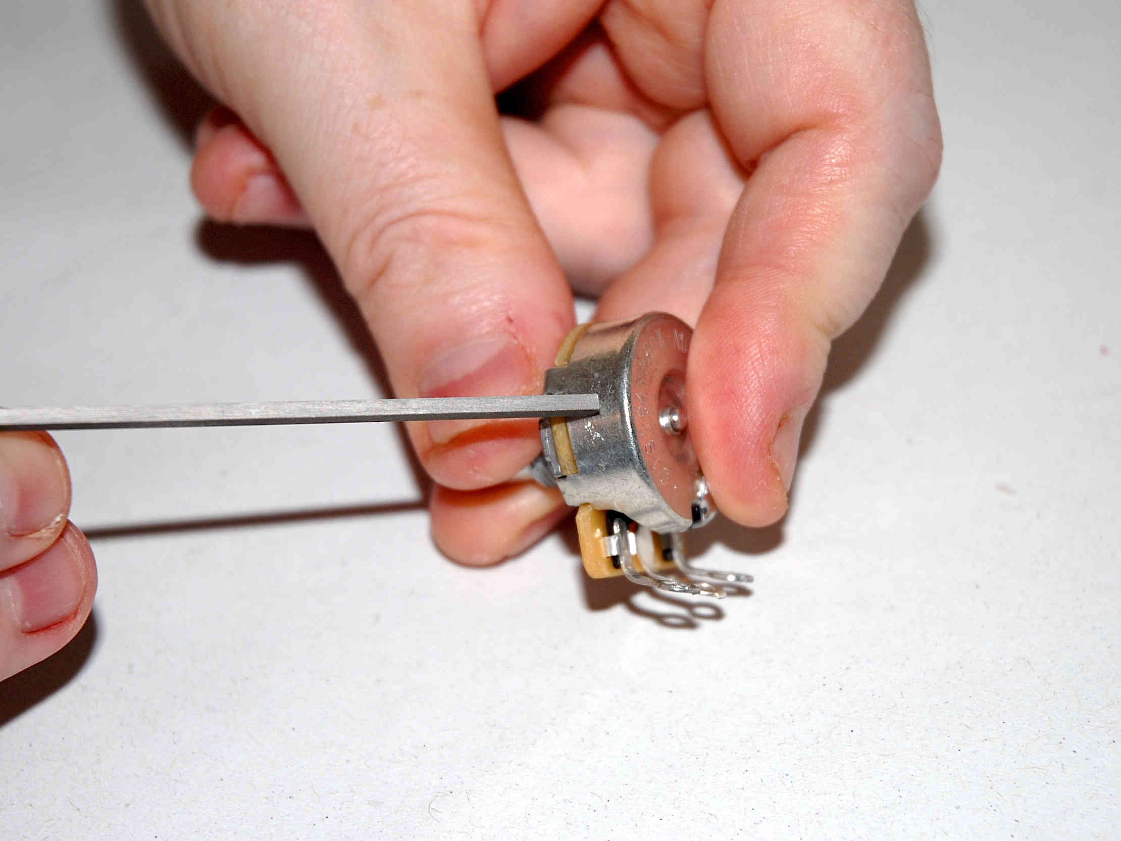 Coil-splitting a humbucking pickup scratching the lacquer