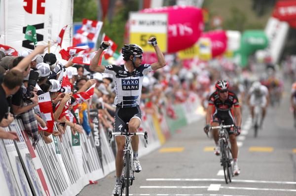 Schleck looks back to see where the rest of the group is.