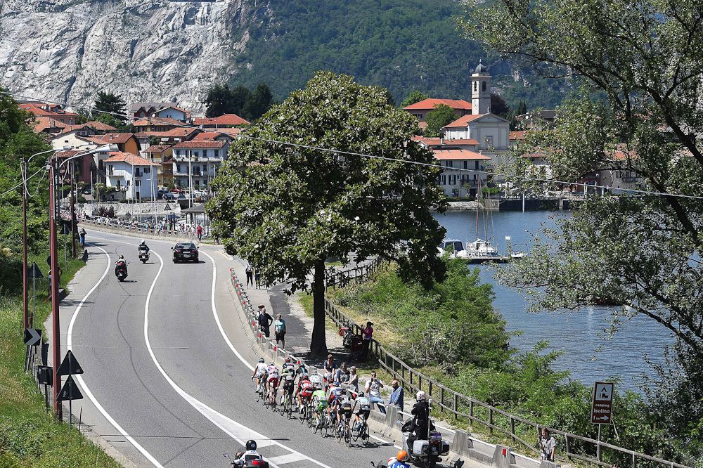The breakaway rides through the Italian countryside during stage 18.