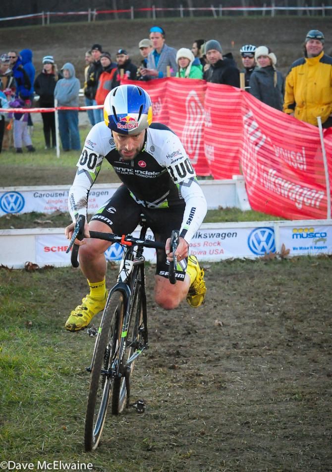 Tim Johnson (Cannondale Cyclocrossworld.com) mounting his bike with a half lap to go