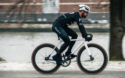 Fixie racing deals