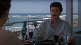 Patrick Bergin talking to Julia Roberts in Sleeping with the Enemy.