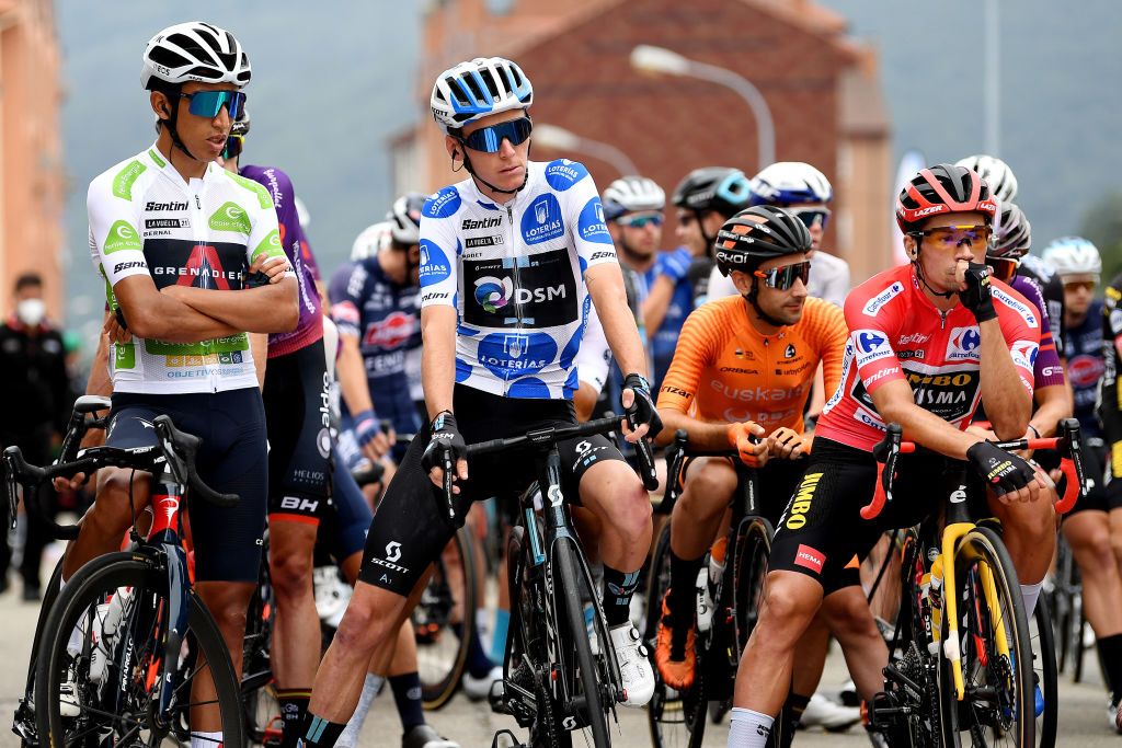ALTU DEL GAMONITEIRU SPAIN SEPTEMBER 02 LR Egan Arley Bernal Gomez of Colombia and Team INEOS Grenadiers white best young jersey Romain Bardet of France and Team DSM polka dot mountain jersey and Primoz Roglic of Slovenia and Team Jumbo Visma red leader jersey prepare for the race prior to the 76th Tour of Spain 2021 Stage 18 a 1626km stage from Salas to Altu dEl Gamoniteiru 1770m lavuelta LaVuelta21 on September 02 2021 in Altu dEl Gamoniteiru Spain Photo by Tim de WaeleGetty Images
