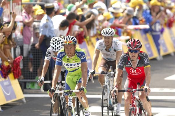 Ivan Basso (Liquigas - Doimo) and Chris Horner (RadioShack) finish 16th and 17th respectively.