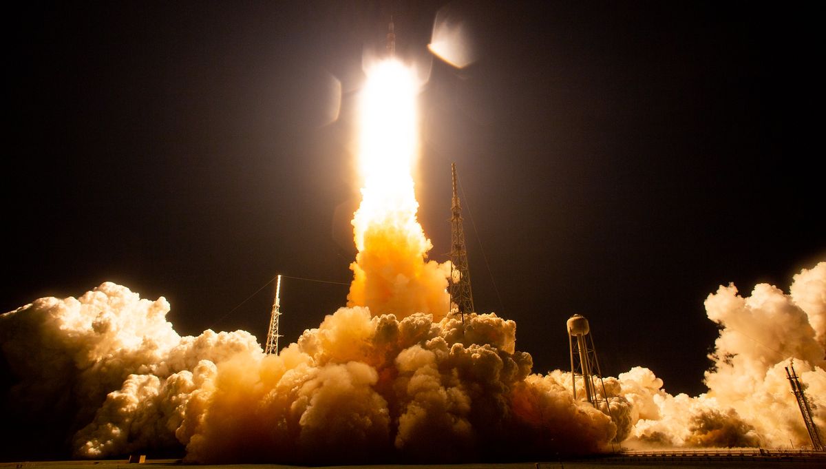 Huge Artemis 1 moon rocket blew the doors off NASA's launch tower elevators (video)