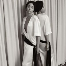 A model wearing the Atelier Jéa cummerbund.