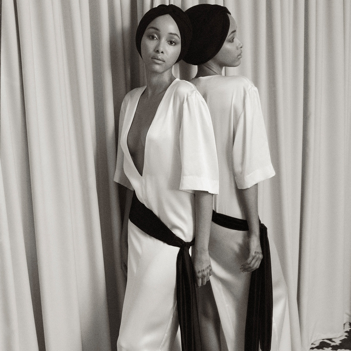 A model wearing the Atelier Jéa cummerbund.