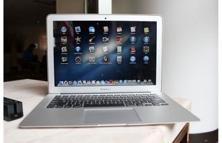 Apple MacBook Air 13-inch (11:40)