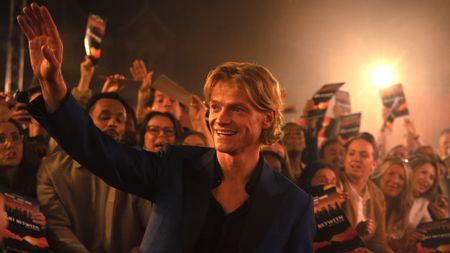TOM RHYS HARRIES as Matt Hagen waving to a crowd of fans in DC Studios&rsquo; &ldquo;Clayface,&rdquo; a Warner Bros. Pictures Release.