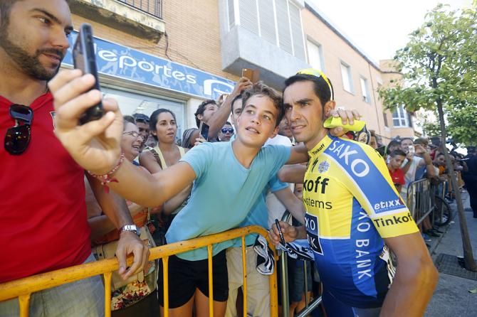 Alberto Contador (Tinkoff - Saxo) takes a picture with a fan