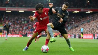 Trent Alexander Arnold (L) and Gabriel Martinelli (R) fight for the ball ahead of the Liverpool vs Arsenal live stream