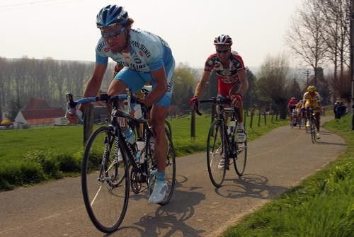 Peter Wrolich (Gerolsteiner) puts the pressure on to catch the lead group.