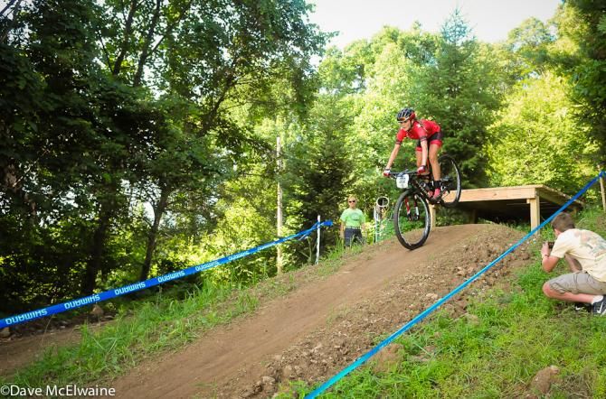 Kate Courtney (Specialized) handling a drop cleanly
