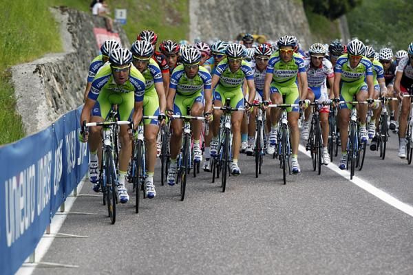 Liquigas - Doimo sets the pace on the finishing climb to Pejo Terme.