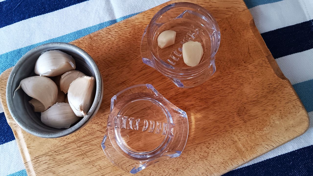 NexTrend garlic twister with whole cloves of garlic in unit
