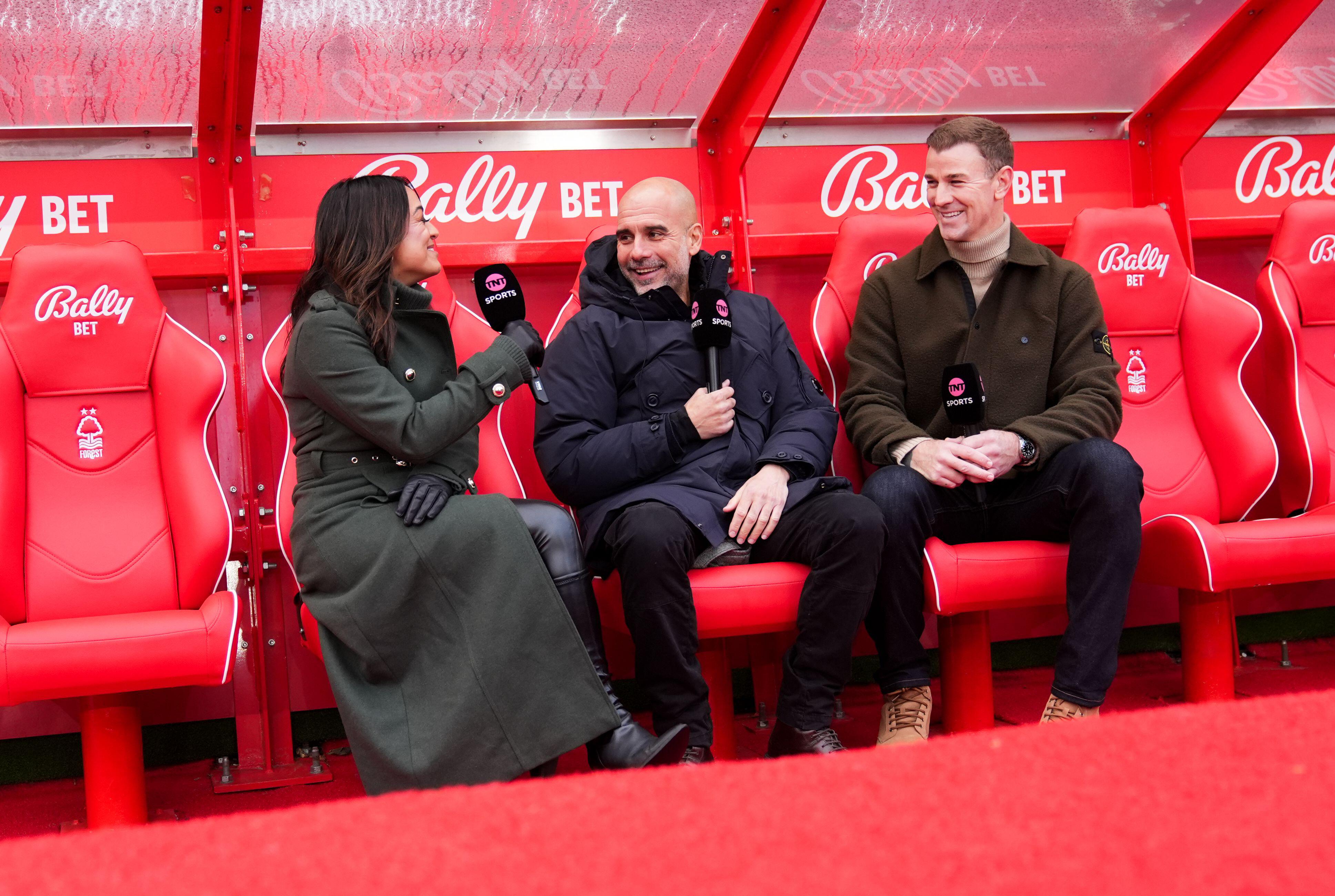 O técnico do Manchester City, Pep Guardiola, foi entrevistado por Jules Breach