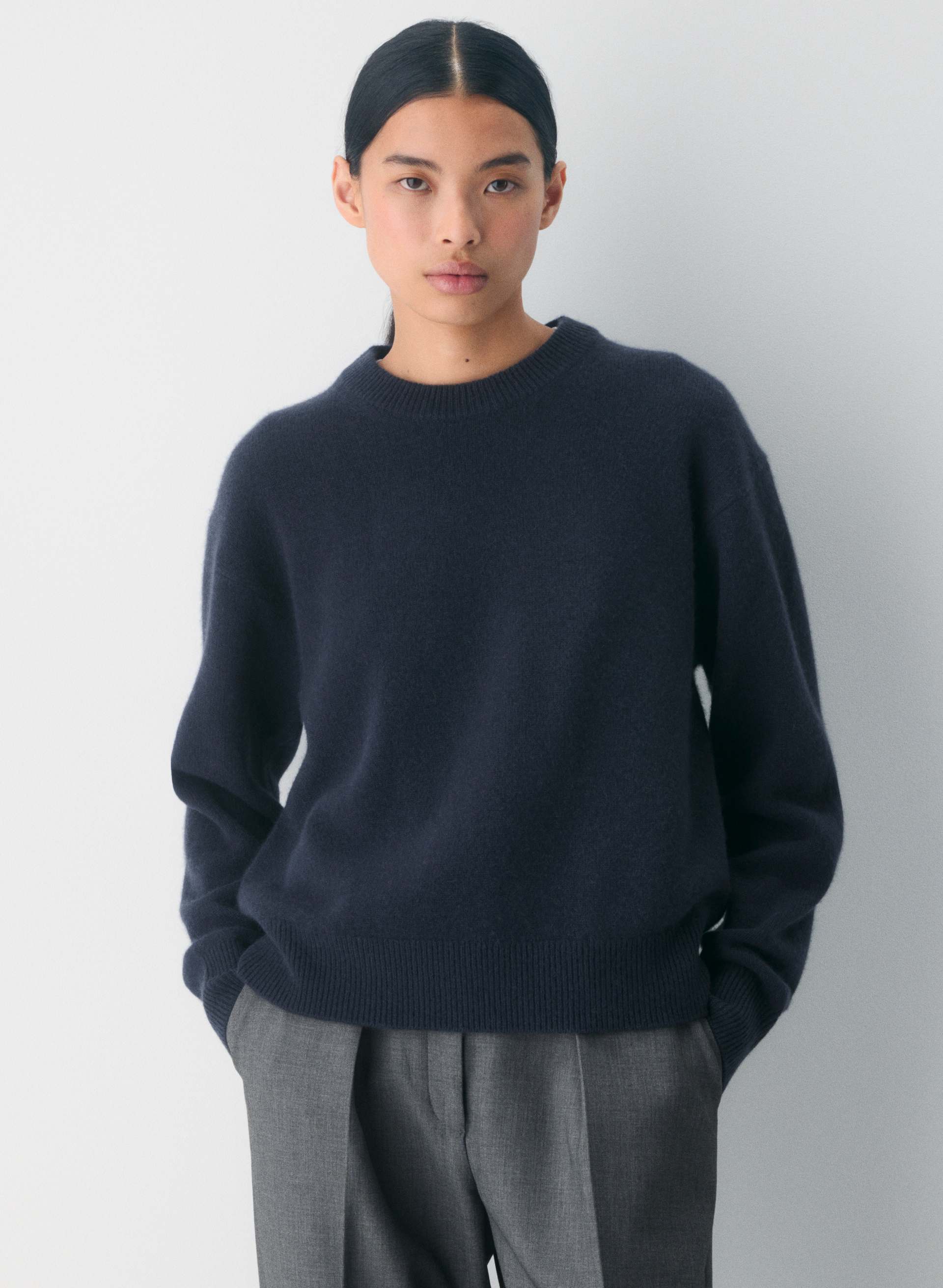 Aritzia, Essential Cashmere Relaxed Crew Sweater