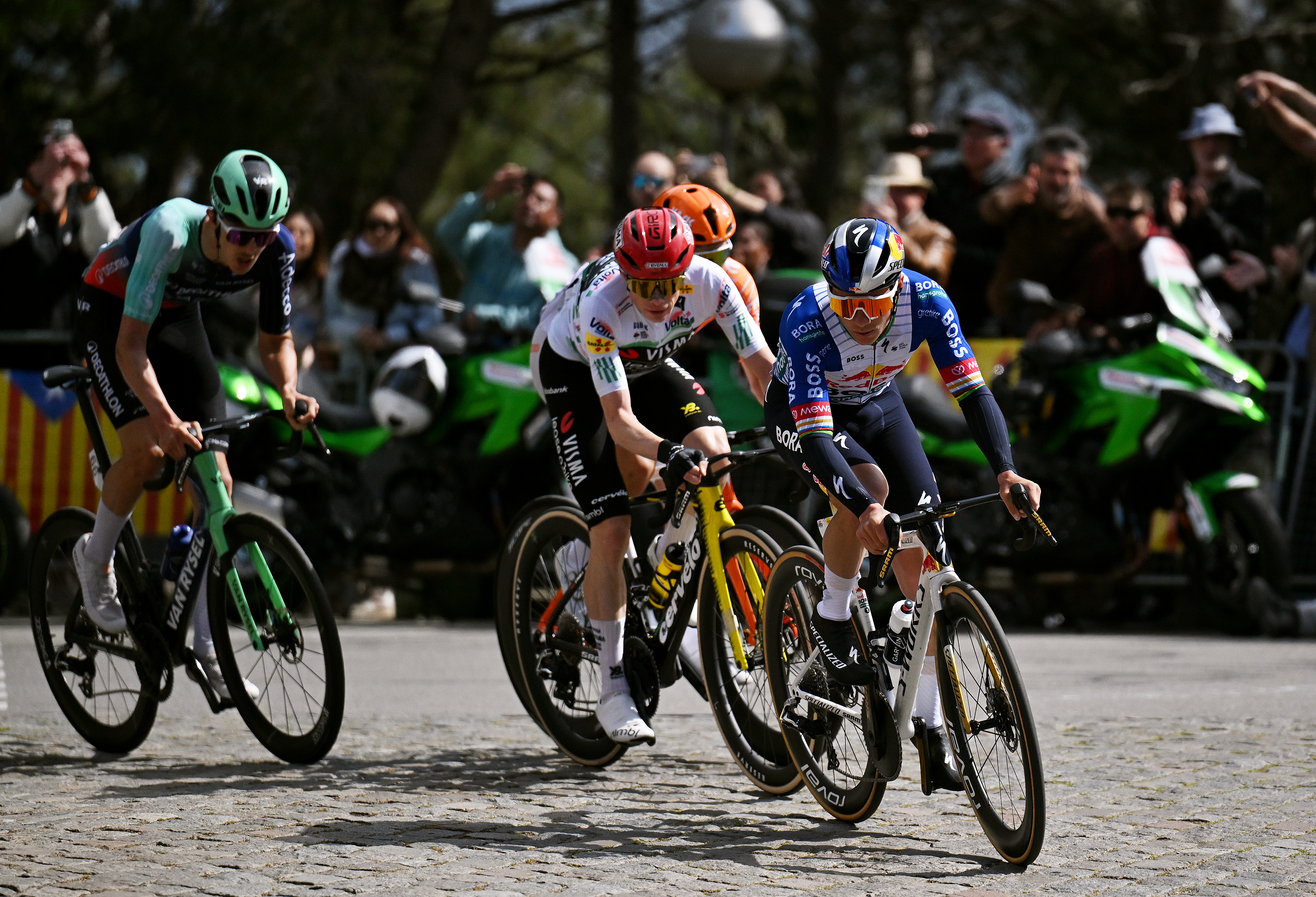 BARCELONA, SPAIN - MARCH 29: (L-R) Jonas Vingegaard of Denmark and Team Visma | Lease a Bike - Green Leader Jersey and Remco Evenepoel of Belgium and Team Red Bull - BORA - hansgrohe compete during the 105th Volta a Catalunya 2026, Stage 7 a 95.1km stage from Barcelona to Barcelona / #UCIWT / on March 29, 2026 in Barcelona, Spain. (Photo by Szymon Gruchalski/Getty Images)