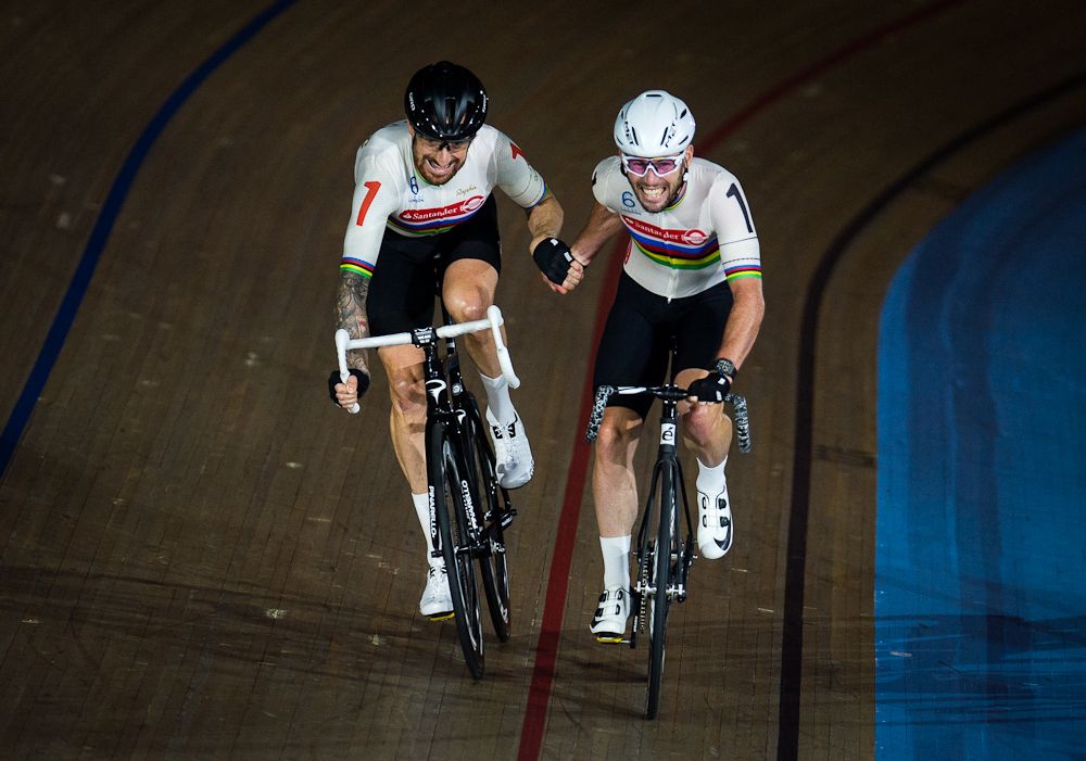 Mark Cavendish and Bradley Wiggins in action during the team elimination during the Six Day London