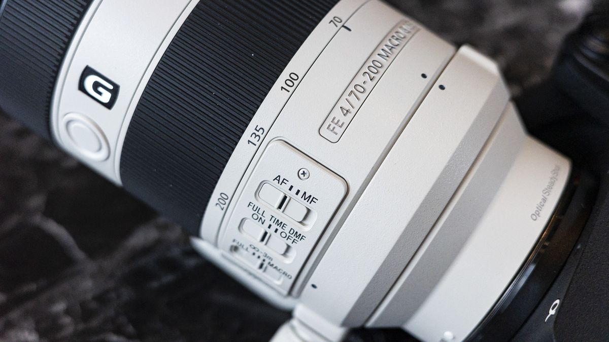 Close up of Sony FE 70-200mm F4 Macro G OSS II lens controls