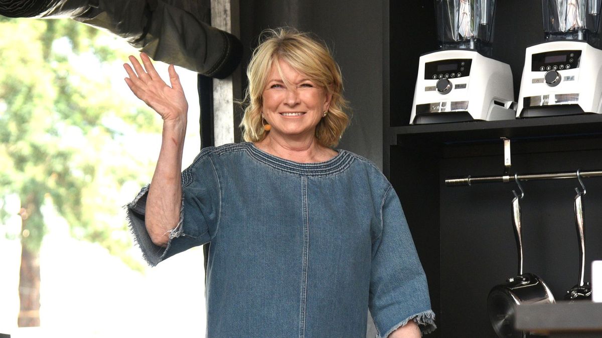 Martha Stewart approves of Behr's 2024 Color of the Year Homes & Gardens