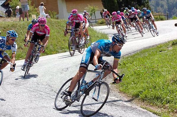 George Hincapie (Discovery) taking a corner smoothly