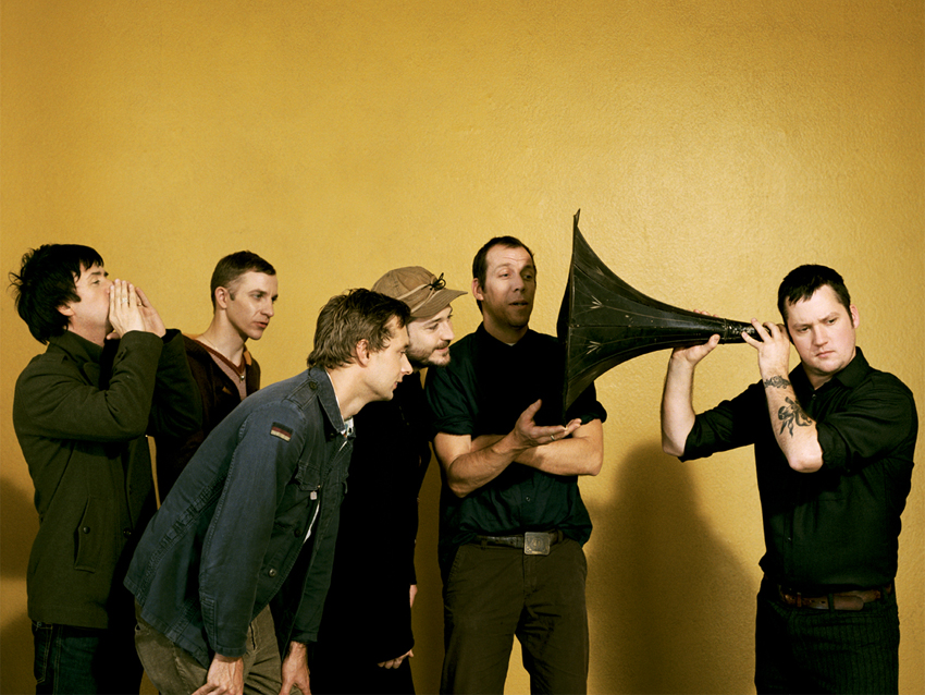 Modest Mouse with Johnny Marr (far left): &quot;It&#039;s just a temporary arrangement lads, honest&quot;