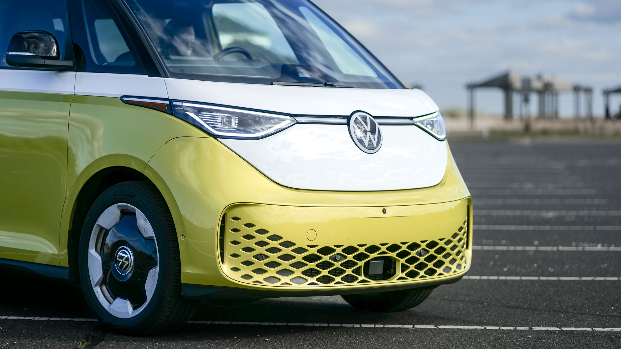 2025 Volkswagen ID. Buzz Pro S Plus 4MOTION test drive.