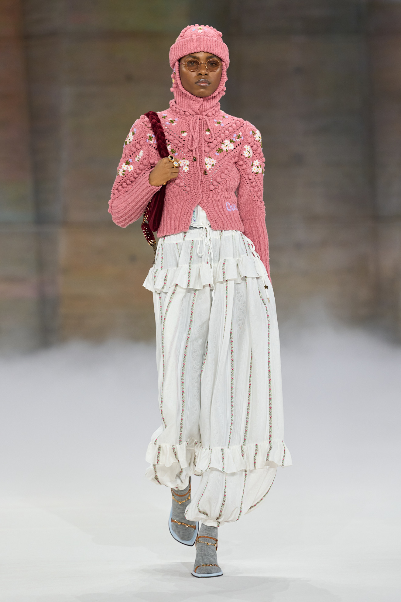 A Chlo&eacute; model walks the fall/winter 2026 runway at Paris Fashion Week.