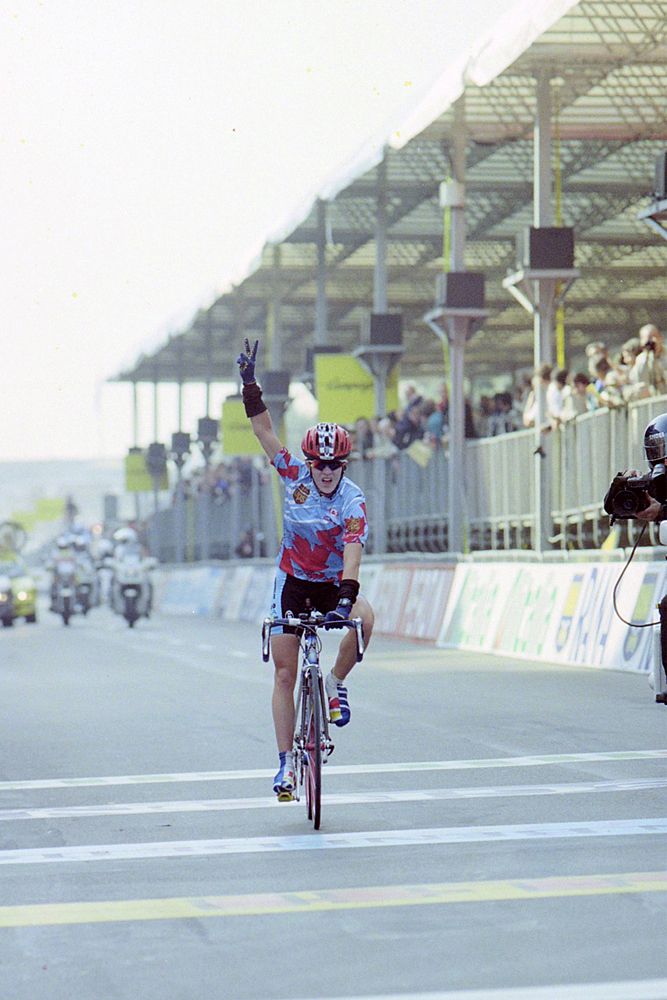 Genevieve Jeanson wins the Junior Women's Road Race World Championship in 1999 in Verona