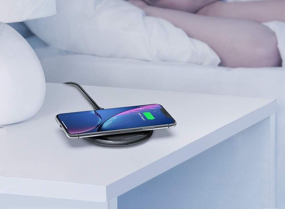 Ravpower Fast Wireless Charging Pad Lifestyle