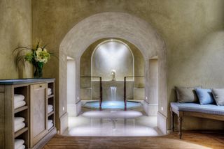 Arno Spa Roman Bathtub
