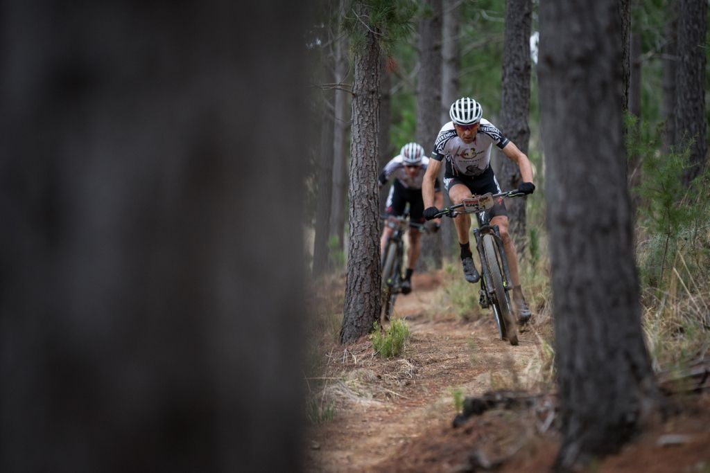 Christoph Sauser and Jaroslav Kulhavy (Investec-Songo-Specialized) in the forest