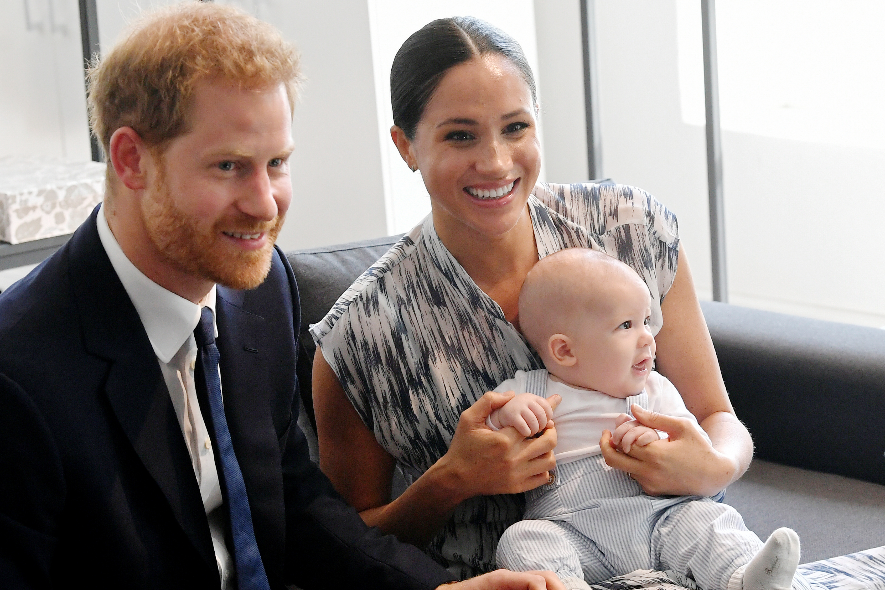 Princ Harry, vévoda ze Sussexu, Meghan, vévodkyně ze Sussexu a jejich malý syn Archie Mountbatten-Windsor se 25. 2019 v Kapském Městě v Jižní Africe.