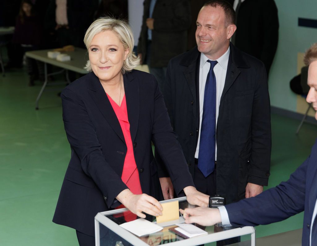 Marine Le Pen votes