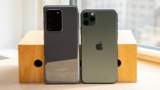 Samsung Galaxy S20 Ultra (left) versus iPhone 11 Pro Max