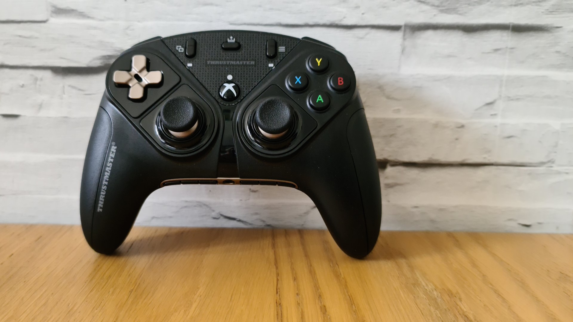 Thrustmaster eSwap X Pro review: a star premium pad for symmetrical  controller lovers